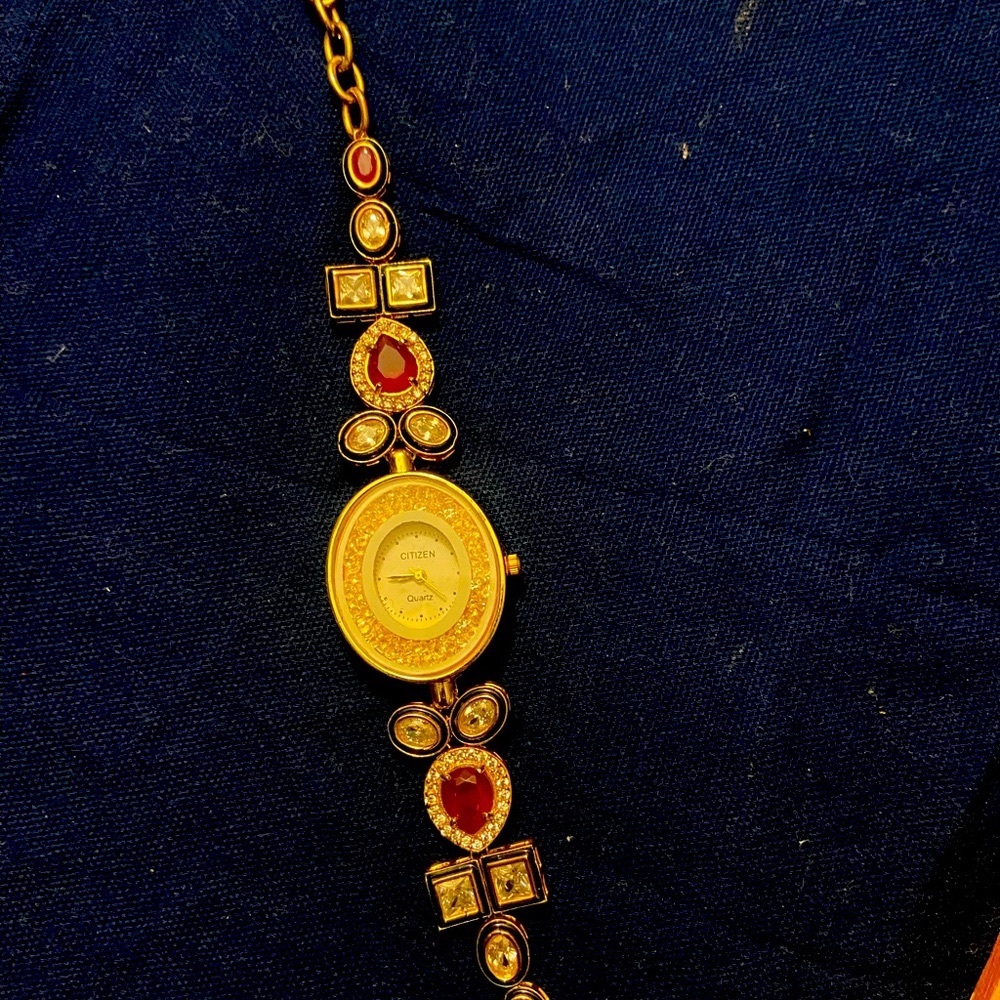 Beautiful Kundan and stone watch ( battery needed)